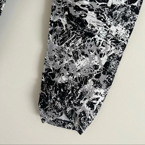 1 🆕 Calvin Klein Performance Cropped Leggings - Picture 4 of 4